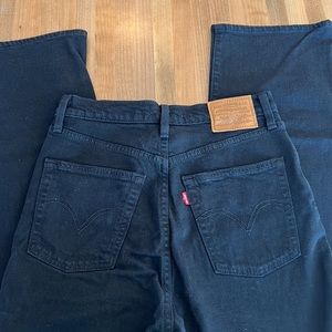 Levi ribcage cropped Jeans. Size 27